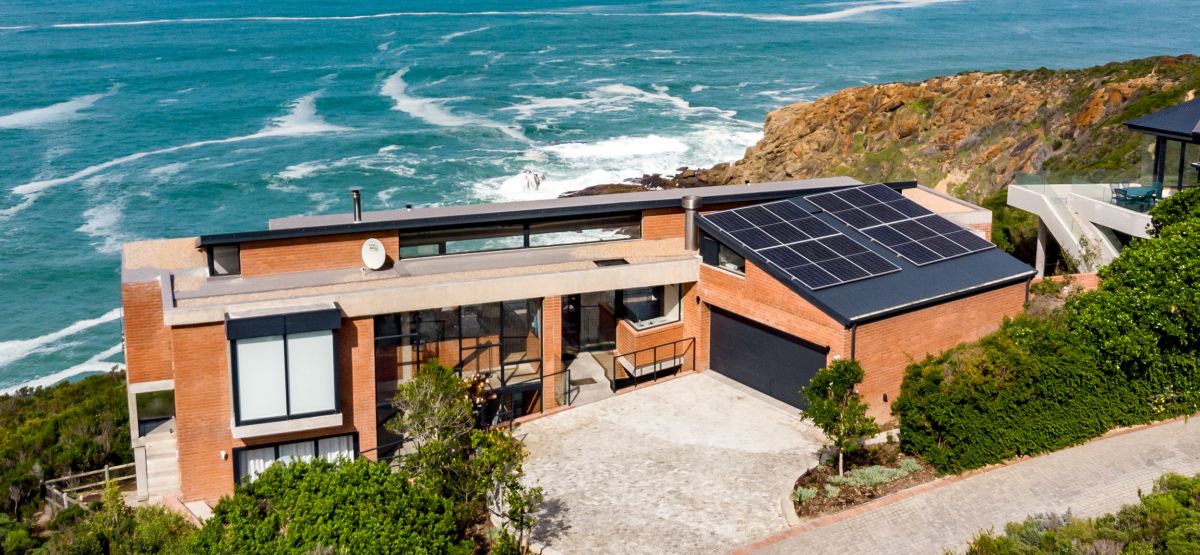 This property showcases a grid-interactive home hybrid solar system installed at Heralds Bay by Specialized Solar Systems, a trusted George-based company since 2008.