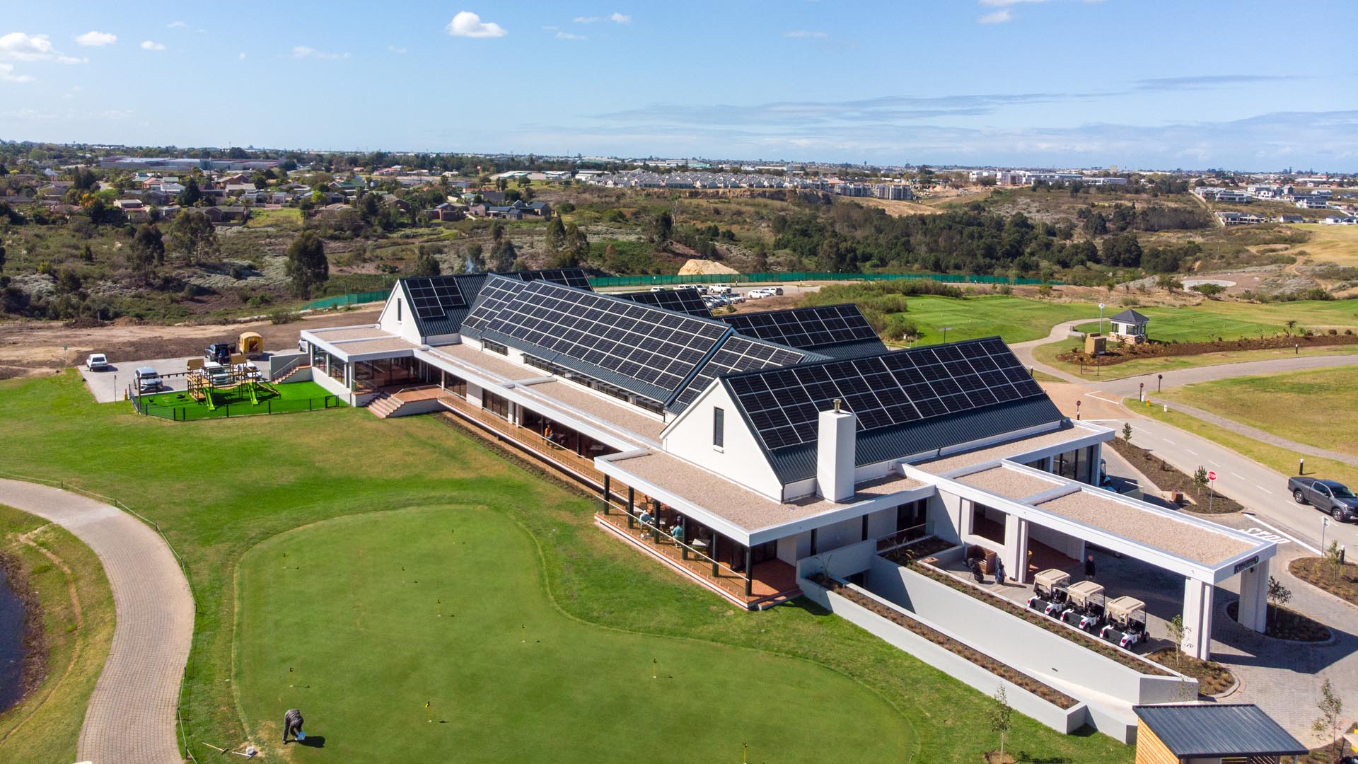 135 kVA AC/DC-coupled system Kingswood Clubhouse