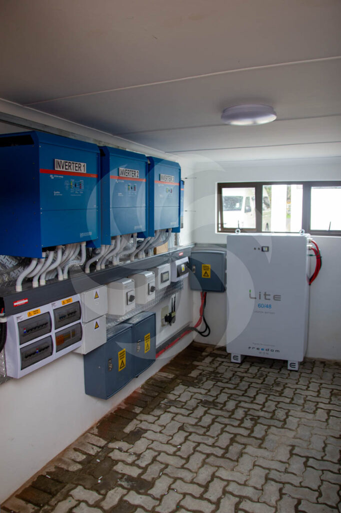 The Genevafontein system is an AC-DC-coupled commercial solar power system