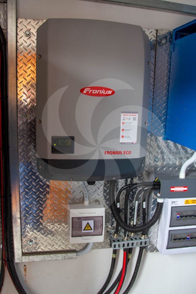 27 kVA grid-tied Fronius Eco inverter and MPPTs