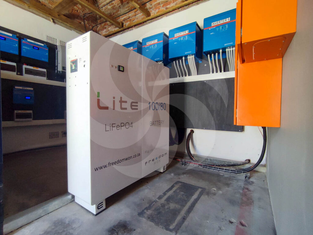 A Freedom Won lithium (LiFePO4) battery is integrated into the system. 