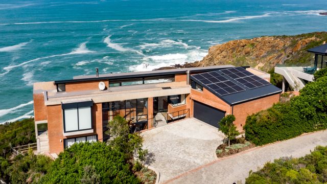 This property showcases a grid-interactive home hybrid solar system installed at Heralds Bay by Specialized Solar Systems, a trusted George-based company since 2008.
